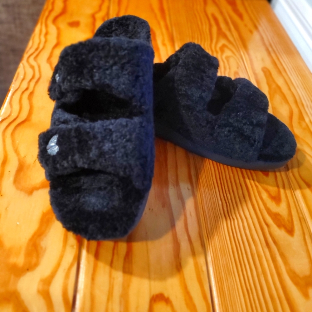 Alegria Womens Furry Cozy Black Slippers Size 41 = 10.5.  EUC Worn Once